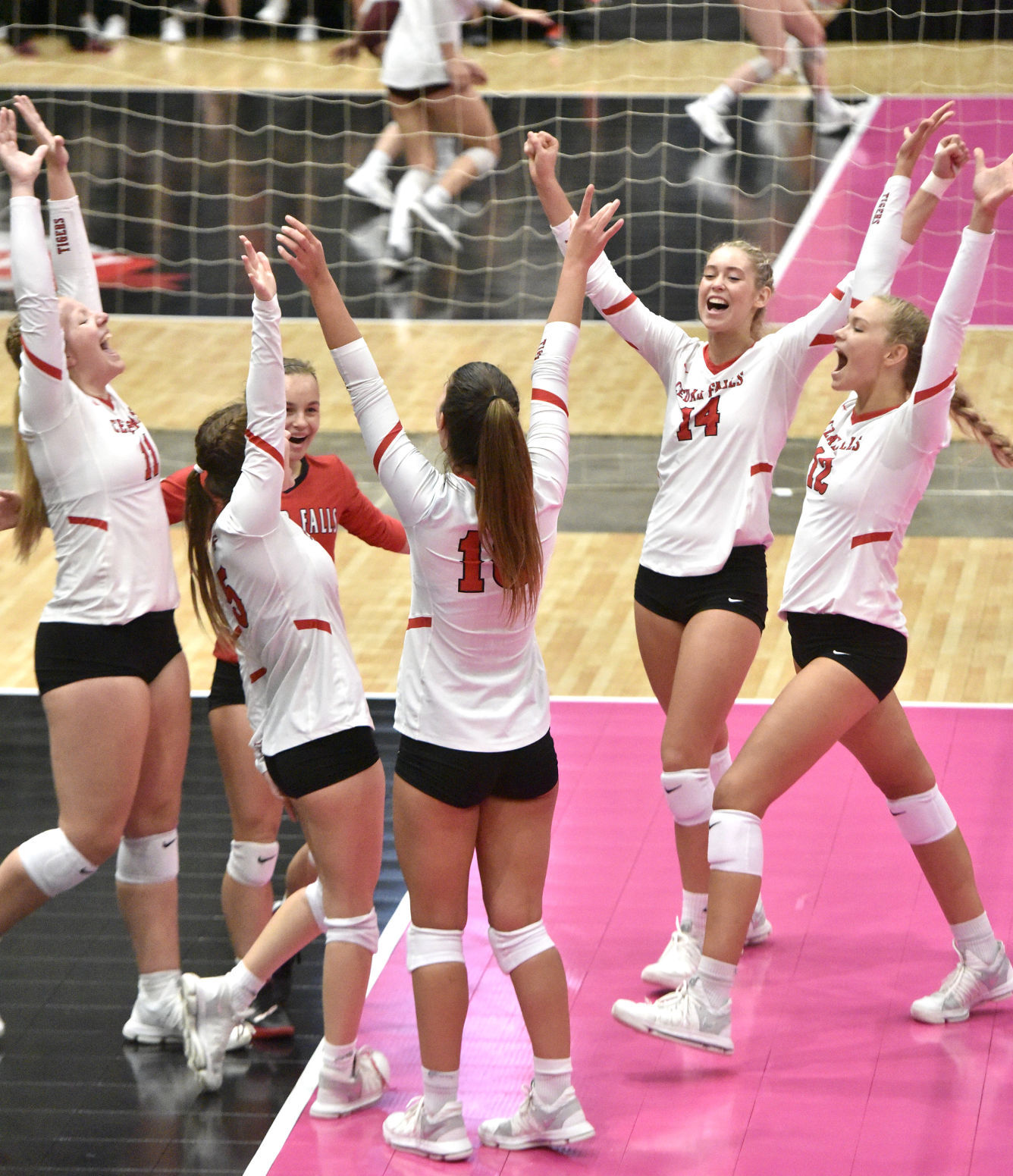 Cedar Falls vs Urbandale state volleyball